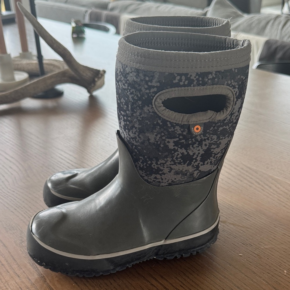 Bogs Kids Waterproof Boots - Black and Gray Camo